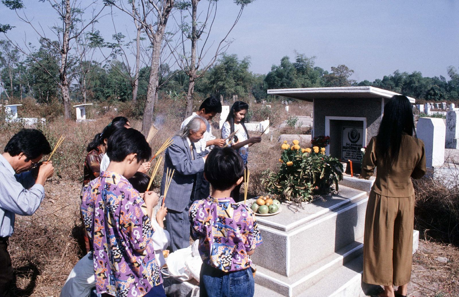 Family of Ziep visiting their ancestors, during Tet, new Vietnamese year, 1994.(Photo by Francoise De Mulder/Roger Viollet via Getty Images)