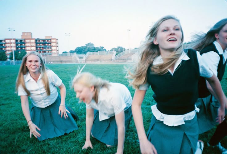 girl in between w/ is.ln