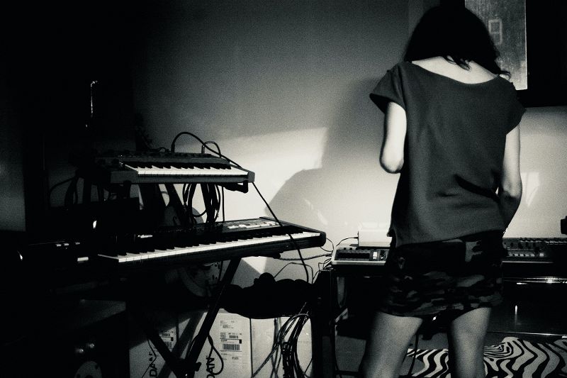 Minimal Wave w/ Veronica Vasicka