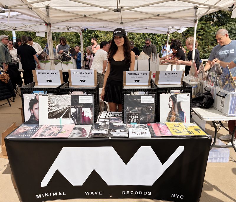 Minimal Wave w/ Veronica Vasicka