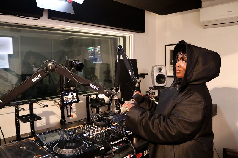 Quest No More w/ Elheist