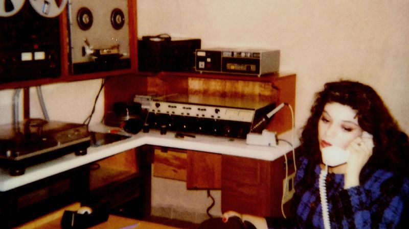 Como La Flor: Música Sentimental Con Ada Y Sus Tapes