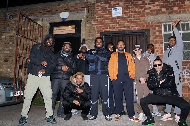 TRAVS PRESENTS w/ ROLL DEEP