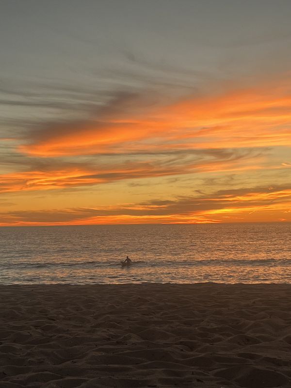 BEACH NOIR W/ NICK LEÓN