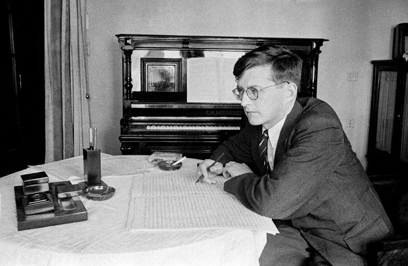 Dmitri Shostakovich Op.87 Preludes & Fugues w/ Monocarpics