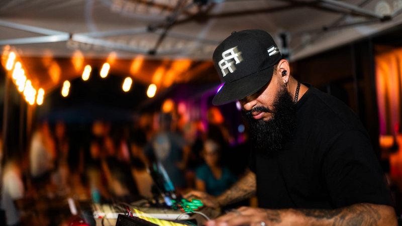 Radiored w/ EL S VIDAL QUINTERO