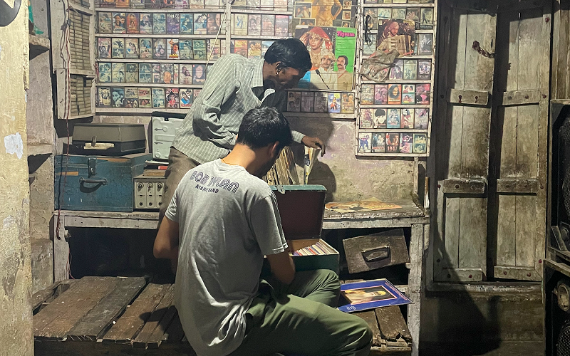 EXPLORATIONS W/ DIGGING IN INDIA (DUSTY 45s SPECIAL) 