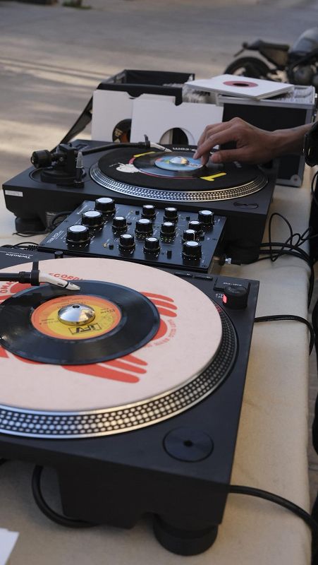 Carlos René: Despertarnos Abrazados - '60s & '70s Latin Rock, Disco Funk & ballads