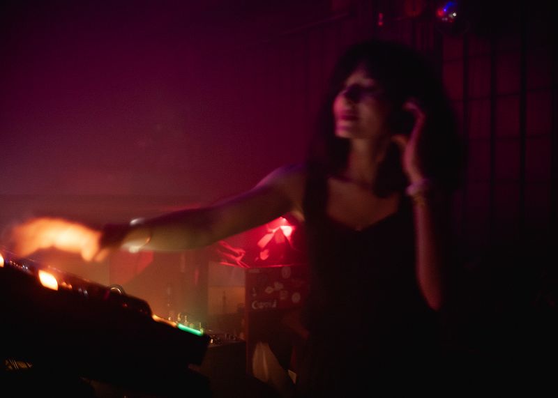 Minimal Wave w/ Veronica Vasicka