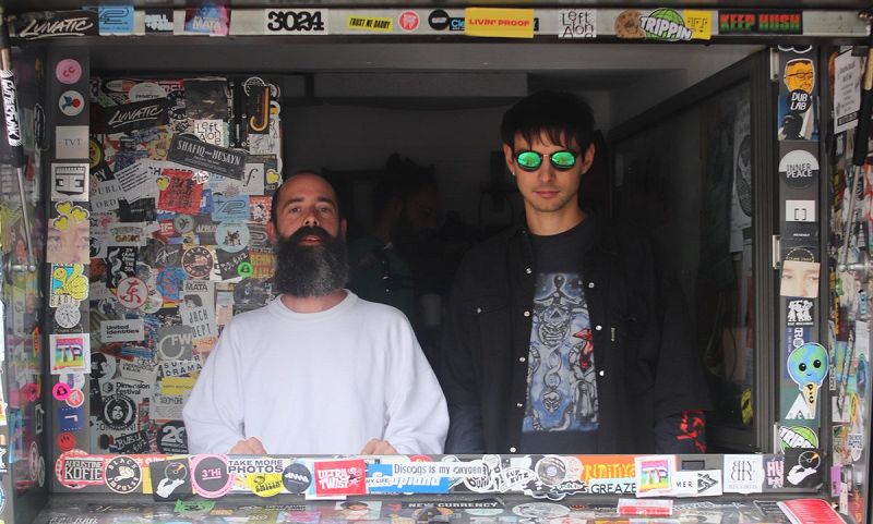 S K Y A P N E A & Sunny Graves