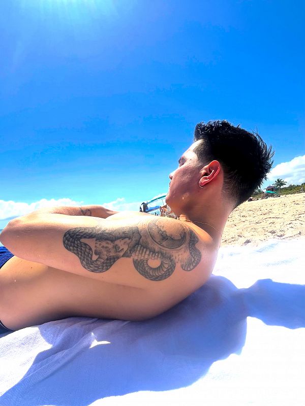BEACH NOIR W/ NICK LEÓN