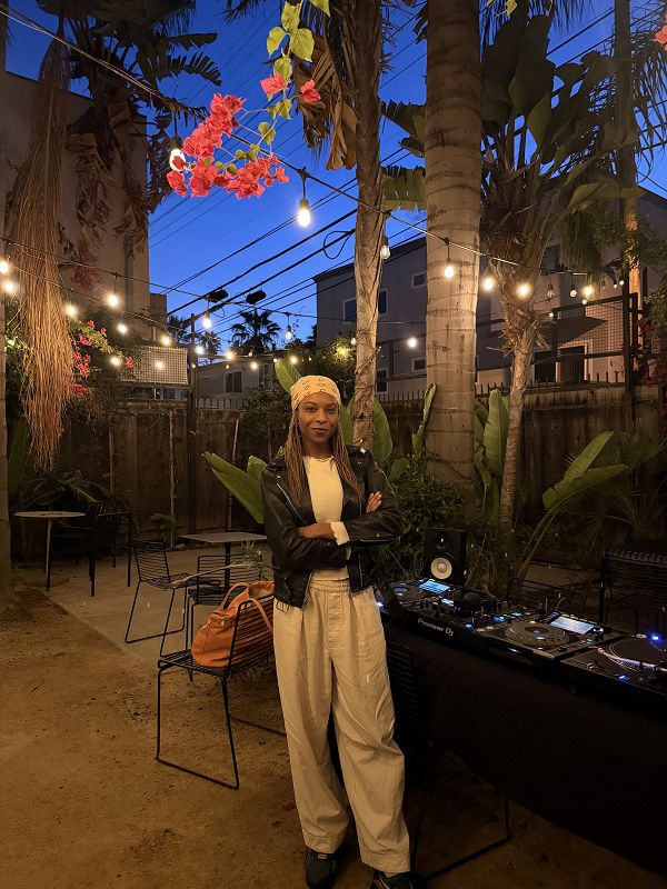 Cinnamon Sounds w/ Chloëdees