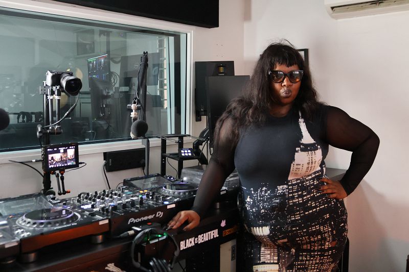 Milk Radio w/ Keiyaa